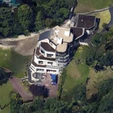 He was sold to paris saint germain from c.f. New Paris Mansion Of Soccer Star Neymar In Bougival France Google Maps