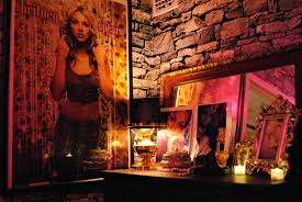 Документальный фильм о бритни спирс framing britney spears (the new york times 2021). My Room With A Poster Of The Queen Britneyspears