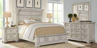 Samples, specials, scratch and dent, warehouse items at outlet prices. Marcelle White 5 Pc Queen Panel Bedroom Rooms To Go