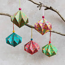 This money 5 pointed star is easy to make, but typical of modular origami, the last piece is challenging to assemble. 10 Origami Ornaments Cute Diy Christmas Tree Decorations Apartment Therapy