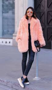 15 Edgy Colorful Fur Coat Outfits