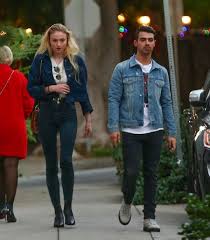 Sophie turner and joe jonas began dating in 2016, after being introduced by mutual friends. Sophie Turner Height Weight Age Boyfriends Family Biography More Starsinformer