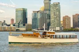 • choose 1, 2, 3, 5 or 7 days of unlimited sightseeing. 22 Interesting And Fun Tours In New York City