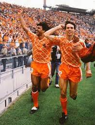 Nederland won het ek van 1988 en bereikte in 1974, 1978 en 2010 de. 120 Ideeen Over Nederlands Elftal Ek 1988 In 2021 Nederland Voetbal Marco Van Basten