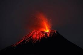 Risultati immagini per vulcano in eruzione