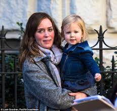 @emilybluntoffcl my daughter went to see mary poppins returns in full outfit and loved it! Emily Blunt Brings Daughter On Girl On The Train Set In Nyc Daily Mail Celebrity Scoopnest