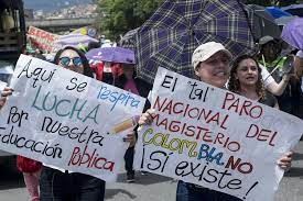 Liberan a 17 de 37 maestros retenidos en Oaxaca