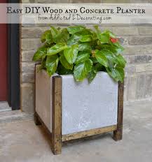 Easy Diy Wood And Concrete Planter