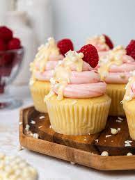 Raspberry And White Chocolate Cupcakes gambar png