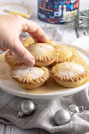 easy shortcrust mince pies crumbs and