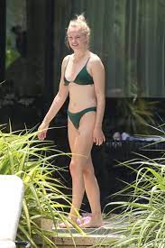 Sophie Turner Body Shape - In a Swimsuit