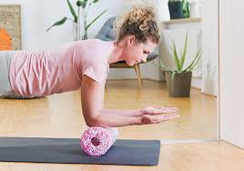 Zuhause selbst durchgeführte übungen können schmerzen und bewegungseinschränkungen deutlich. Bandscheibenvorfall Behandlung Ubungen Blackroll