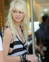 taylor momsen the singer from the