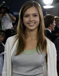 jessica alba wearing her hair long and
