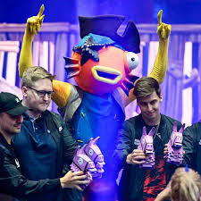 There were 2.3 million people watching online and 19,000 in attendance over the 3 day event. What Can Traditional Sports Learn From The Fortnite World Cup Esports The Guardian