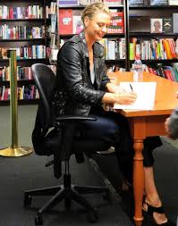 They are decorated with classic furnishings and large windows overlooking the golf course. Maria Sharapova Signing Her Book At Barnes Noble In Nyc 09 12 2017 Celebmafia