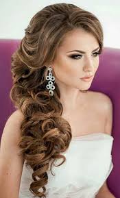 Распущенные волосы на свадьбу — это, несомненно, очень красиво. Svadebnye Pricheski 2021 Krasivye Idei Dlya Vdohnoveniya