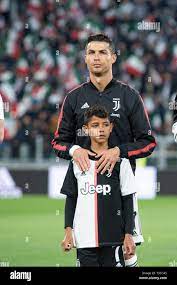 Cristiano Ronaldo und sein Sohn Cristiano Ronaldo jr. in der Serie A,  Fußballspiel. Juventus vs Atalanta. Endstand war 1-1 bei der Allianz  Stadion Stockfotografie - Alamy