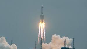 The rocket uses a new type of fuel which is said to be more environmentally friendly. 210i5ct8fbfl1m