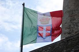 The first vertical tricolore was introduced in 1798, but was initially while the italian flag was removed following the fall of napoleon, it was reintroduced in 1861, when the kingdom of italy was born. History Of The Italian Flag Through Centuries And History Life In Italy