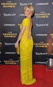 Jennifer shows her legs and red shoes, and elizabeth banks long gowns. Elizabeth Banks Hunger Games Red Carpet Style Popsugar Fashion