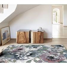 Отдаваме широк асортимент размери килими и пътеки под наем, подходящи за тържественото ви мероприятие. Kilimi I Pteki