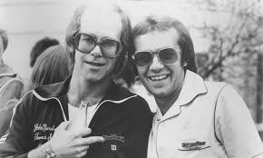 The rocket man 🚀 #eltonjewelbox out now 💎 www.eltonjohnaidsfoundation.org/holiday2020. Bernie Taupin Zum Geburtstag Von Elton Johns Texter