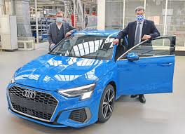 März 2018 ministerpräsident des freistaates bayern und seit dem 19. Markus Soder Visits Audi Bavaria S Minister President Impressed With Protective Measures Audi Mediacenter