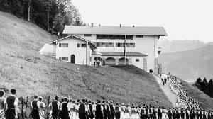 🏳️‍🌈🕋PixelHELPER on Twitter: "Thaiking Maha Vajiralongkorn is now the  owner of the Obersalzberg in Bavaria, the old residence of Adolf Hitler. Rama  VII did a deal with the German dictator long time