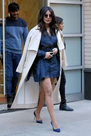 If so, then take a look at our fashion tips to inspire your navy gown looks. What Color Shoes To Wear With A Navy Dress According To Celeb Trendse Lace Blue Dress Celebrity Outfits Priyanka Chopra Style