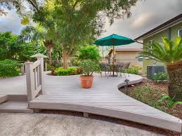 6 Trendy Deck Designs That Will Inspire