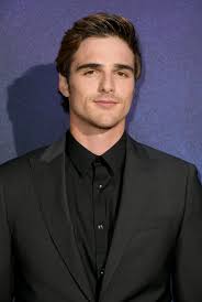 The kissing booth fans can breathe a sigh of relief, jacob elordi will return for the movie's sequel. Fans Think Jacob Elordi Looks Miserable In The Kissing Booth 2