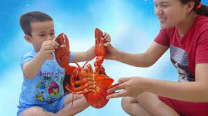 TRÒ CHƠI BÉ ĐỨC ĂN TÔM HÙM KHỔNG LỒ ♥ Eating giant lobster - YouTube