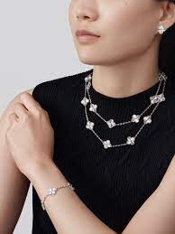 vine alhambra long necklace 20