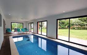 maison piscine intérieure privée sans