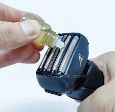 how to lubricate an electric razor the