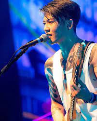 miyavi fanpage on instagram miyavi the other side ツアー最終公演 同じ空の下で みんなと繋がっている 昨年 自身7度目のワールドツアー day2 world tour miyavi visual kei jrock