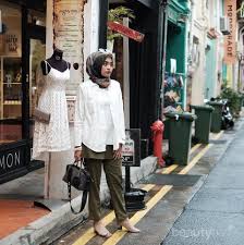 Blazer wanita batik seragam kantor baju kerja kantor batik seragam koperasi seragam bank. Dengan 6 Model Baju Kerja Casual Muslimah Ini Tampil Modis Ke Kantor Ngga Akan Ribet