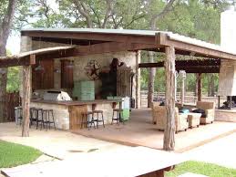 outdoor kitchens and bars