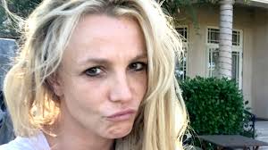 britney spears shows off makeup free selfie