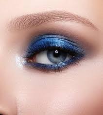 13 best eyeshadows for blue eyes for a