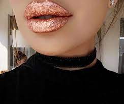 how to wear glitter lips like a pro