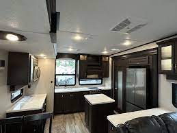 amazing rear kitchen 5th wheel does it all