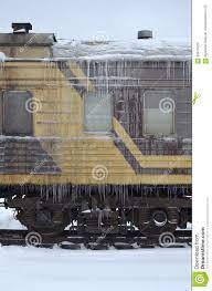 Zamarznięty Samochód Pociąg Pasażerski Obraz Stock - Obraz złożonej z  machinalny, ślad: 84470325