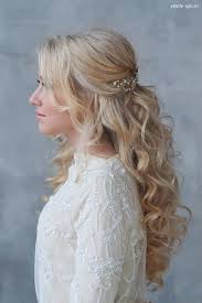 However, the beautifully braided locks that flow from the half up hair are what make this style stand. Wedding Hairstyles Long Wavy Half Up Half Down Wedding Hairstyle With Pearl Headpiece Beauty Haircut Home Of Hairstyle Ideas Inspiration Hair Colours Haircuts Trends