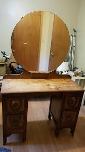 vine dresser with mirror