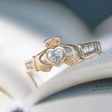 what is a claddagh ring and what does