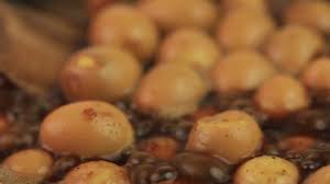 Semur telur puyuh jamur | resep #426 semur jamur telur puyuh yang praktis ini sangat nikmat dinikmati dengan nasi panas dan taburan bawang goreng. Telur Stock Video Footage 4k And Hd Video Clips Shutterstock