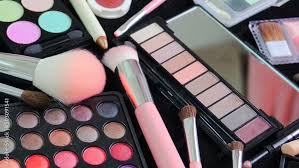 makeup brushes and eye shadow palettes