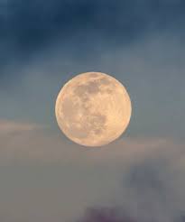 Pleine Lune Aout 2022 - When Is August 2022's Full Moon & What Does It Mean?